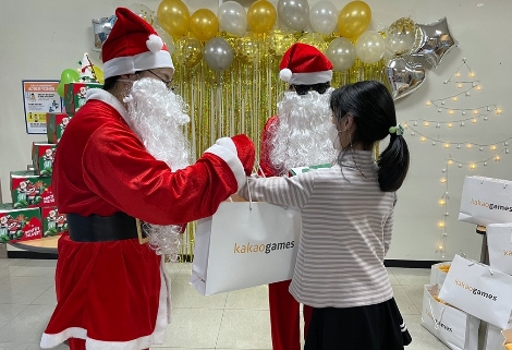 카카오게임즈가 진행한 '몰래산타대작전' 캠페인 전경. 사진=카카오게임즈