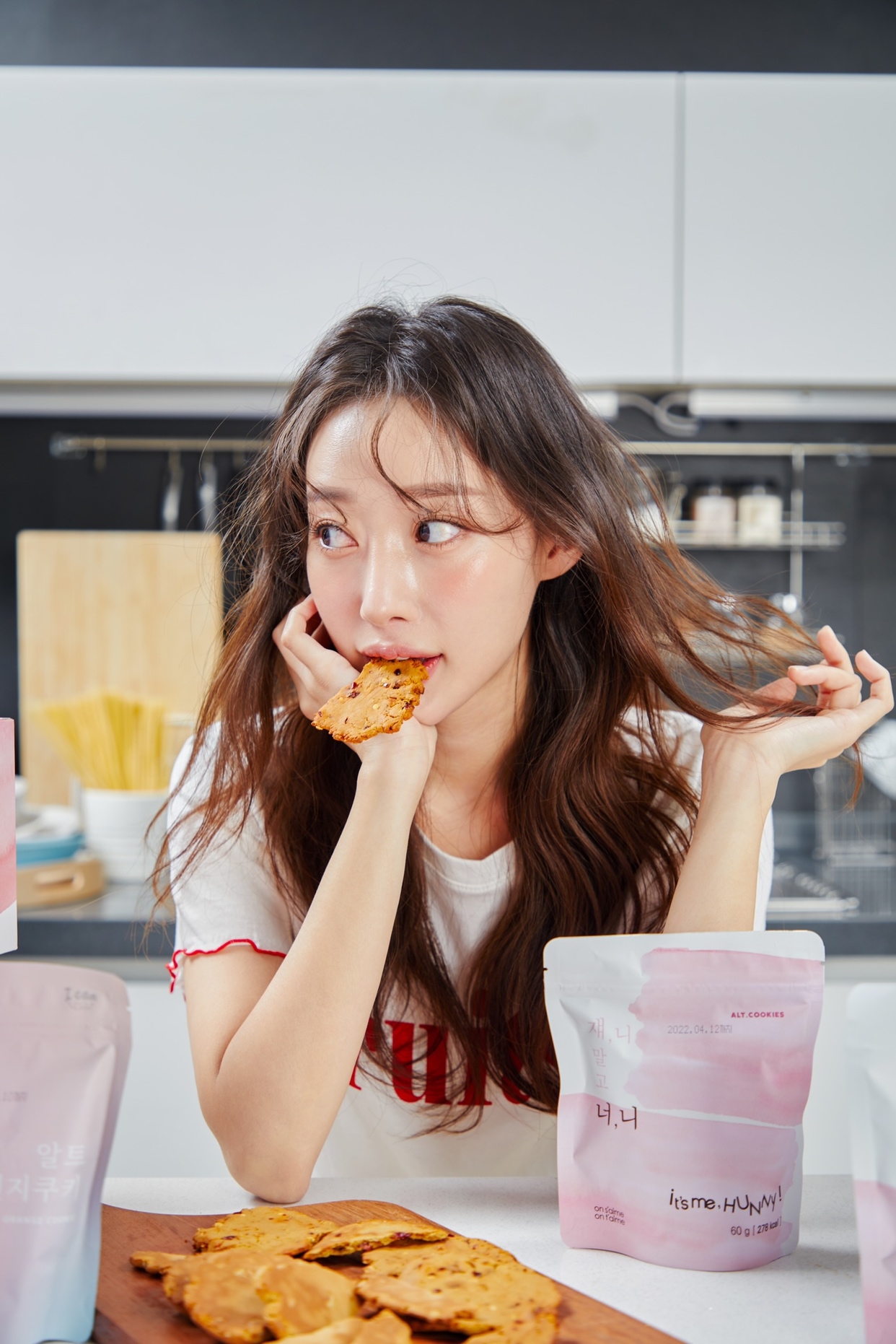 CJ온스타일, SNS 브랜드 ‘옹쌔므옹땜’ 연말 특집 모바일 라이브 진행