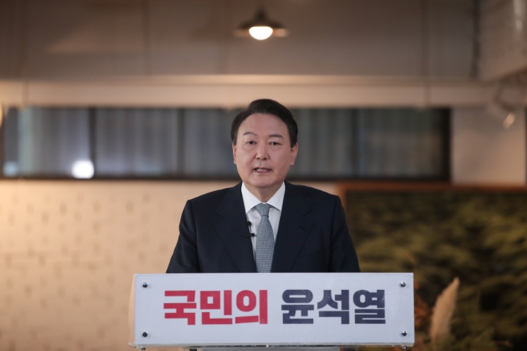 국민의힘 윤석열 대선후보가 11일 오전 서울 성동구 할아버지공장 카페에서 신년 기자회견을 열고 있다. 사진=윤석열캠프