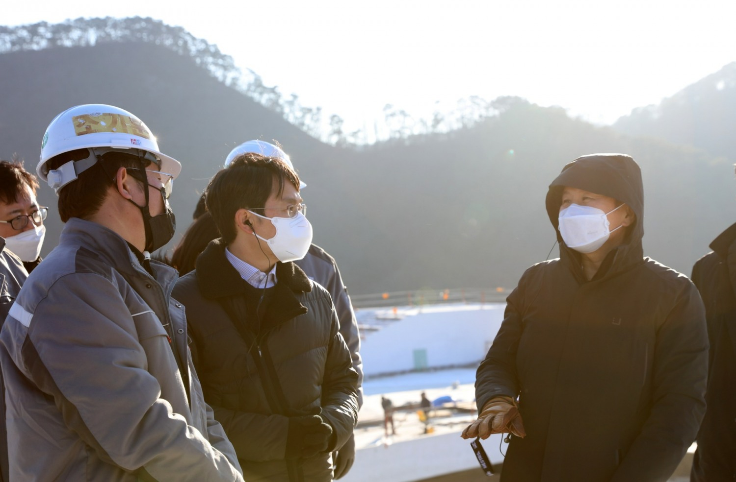 지난 6일 오크밸리 성문안GC 현장을 그룹사 대표들과 방문해 점검하는 HDC그룹 정몽규 회장.(사진=HDC그룹)