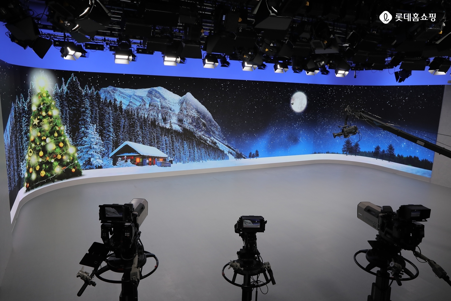 롯데홈쇼핑, 업계 최대 규모 미디어월 도입···친환경 디지털 스튜디오 선봬