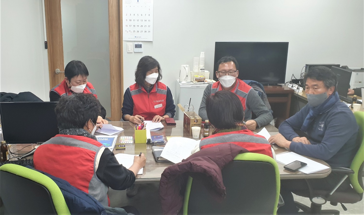 경기도의회 김장일 의원이 정담회를 진행하고 있다.