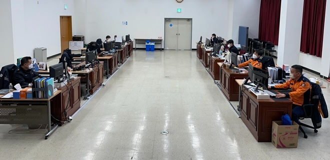 필수인력근무모습.(사진제공=부산소방재난본부)