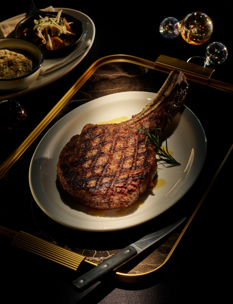 bhc 아웃백스테이크하우스 ‘토마호크 스테이크’ 누적 판매량 100만 개 돌파