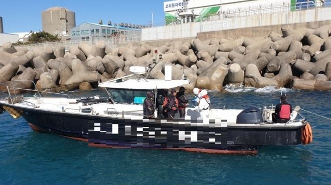 낚시어선 단속 모습.(사진제공=울산해양경찰서)