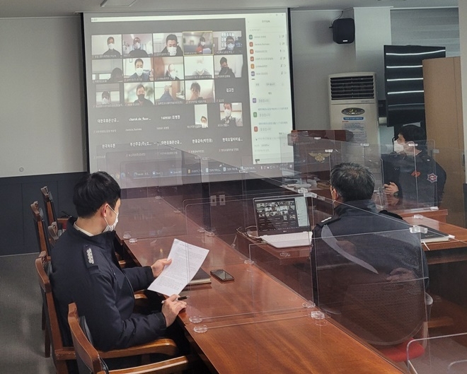 16일 오후 2시 온산국가산단 협의회 관계자와 비대면 간담회를 갖고 있다.(사진제공=울산 온산소방서)