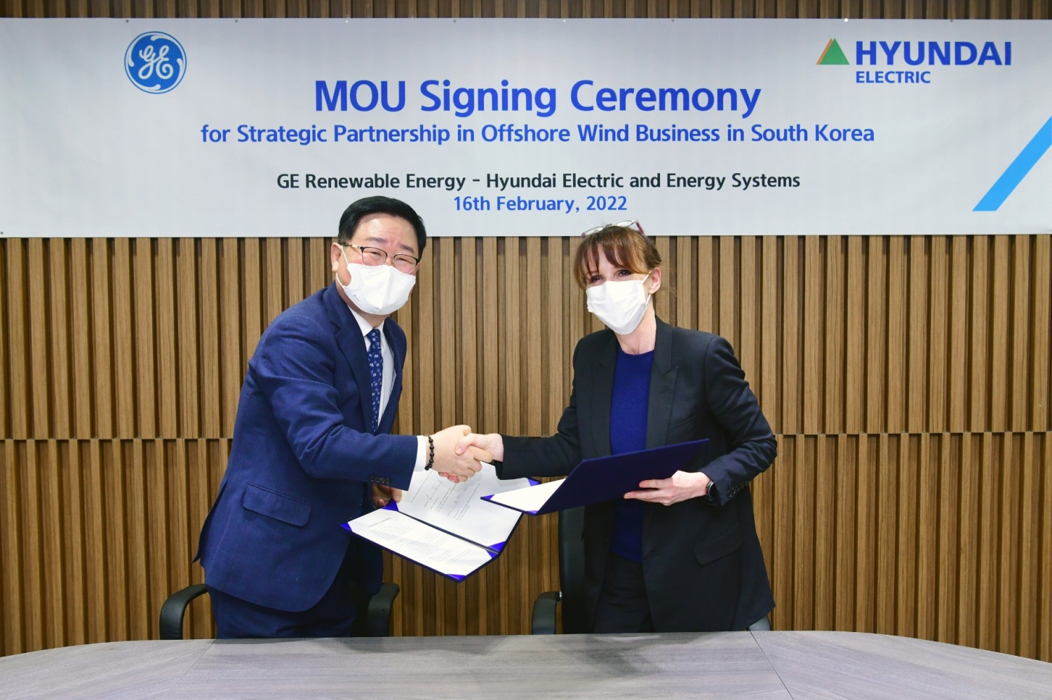(왼쪽)현대일렉트릭 조석 대표, (오른쪽)GE 리뉴어블에너지 조세핀 포드 전략 마케팅 총괄.(사진=현대일렉트릭)