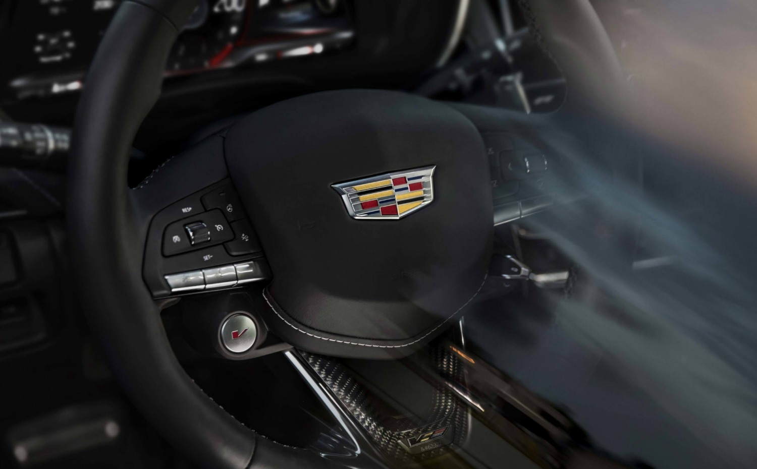 캐딜락, 677마력 V8엔진 품은 ‘CT5-V 블랙윙’ 내달 국내 출시