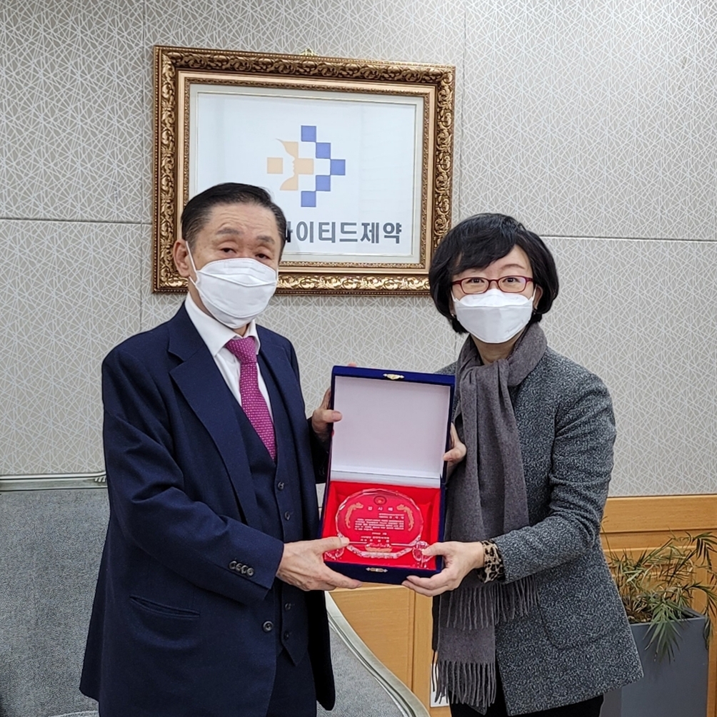 한국유나이티드제약 강덕영 대표, 한국약제학회로부터 감사장 받아