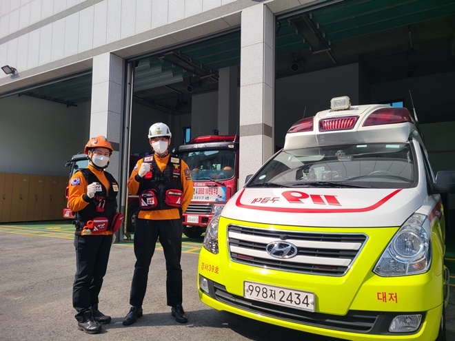 분만 도운 대저119안전센터 구급대원.(사진제공=부산소방재난본부)