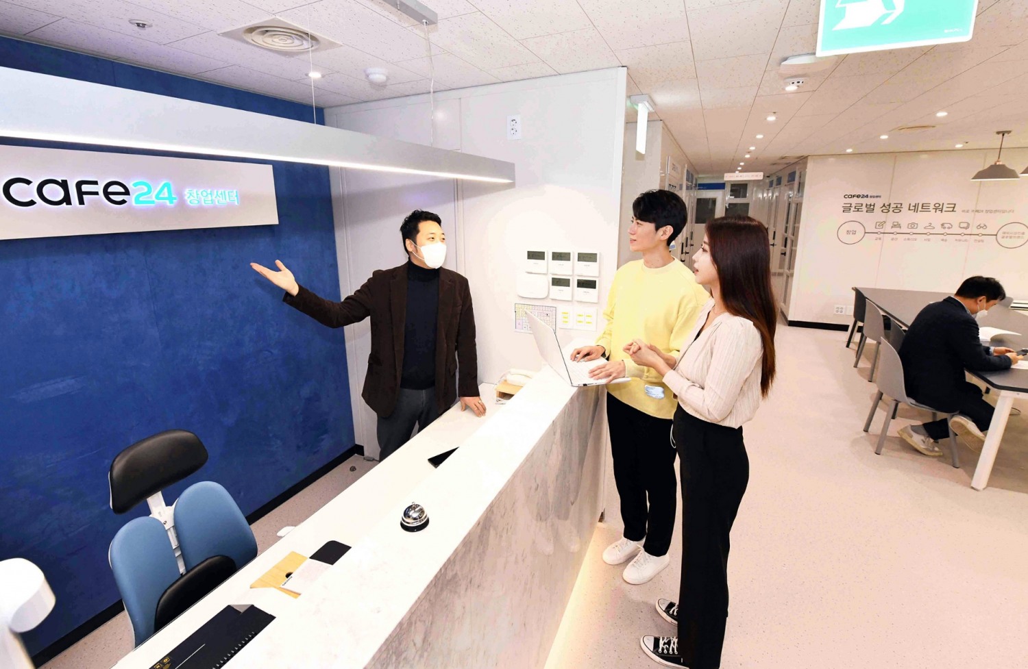 홈플러스, 매장에 ‘카페24 창업센터’ 오픈…Mall 혁신 잇는다