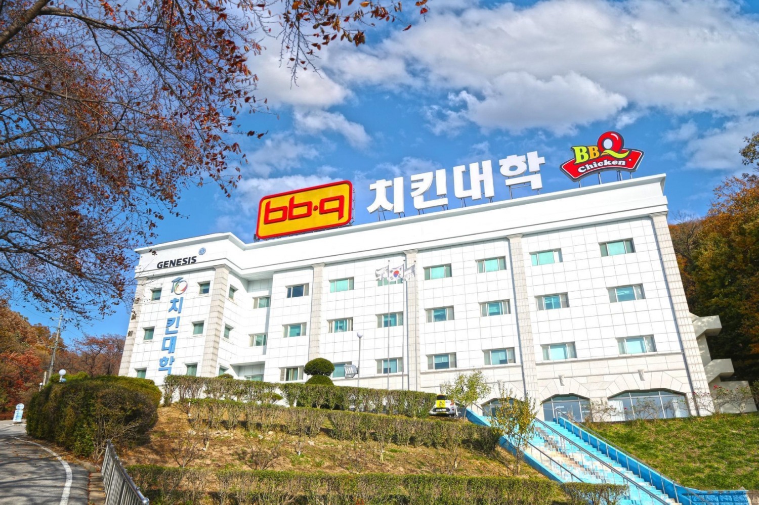 BBQ 치킨대학 23주년 맞아