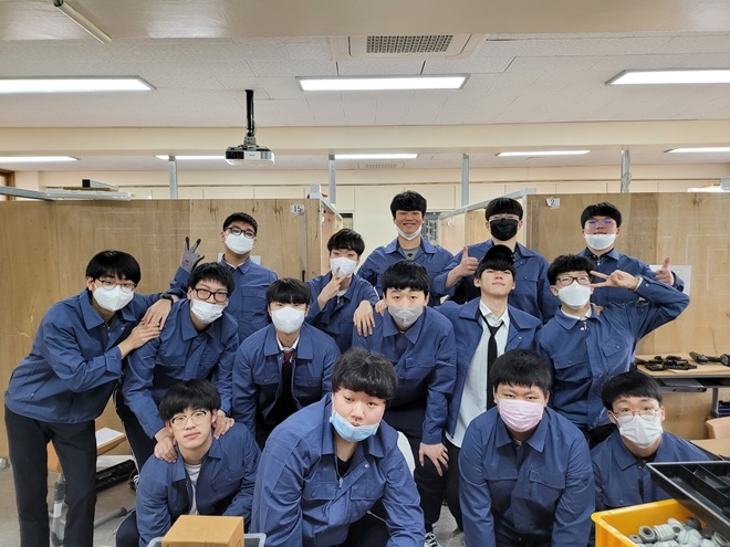 2021학년도 도제학교 졸업생들 모습.(사진제공=부산교육청)