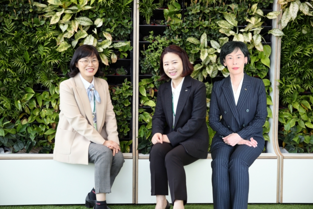 왼쪽부터 LX공사 김미정 공공사업부장, 조현정 표준품질처장, 원보영 안전관리처장이 본사 핵심 보직을 맡아 첫 ‘여성 트로이카 시대’를 열었다. (사진=LX공사)