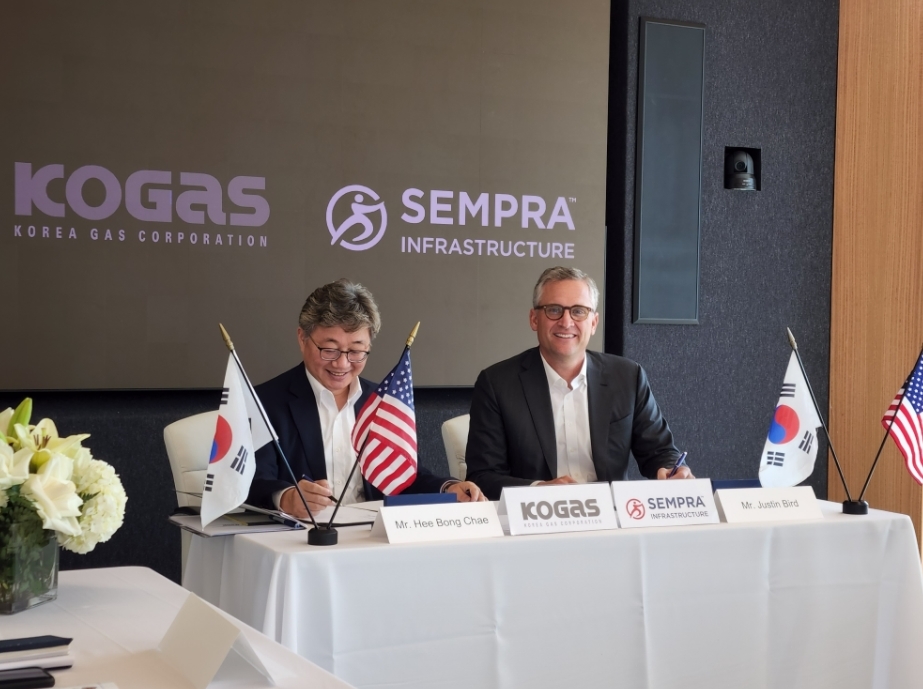 한국가스공사는 지난 1일 美 텍사스 휴스턴에서 에너지 인프라 기업인 셈프라 인프라스트럭처社와 북미 에너지 인프라 협력 강화를 위한 MOU를 체결했다.(왼쪽 채희봉 가스공사 사장). (사진=한국가스공사)