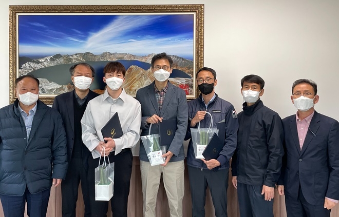 새내기 공무원 임용식 기념촬영.(사진제공=춘천소년원)