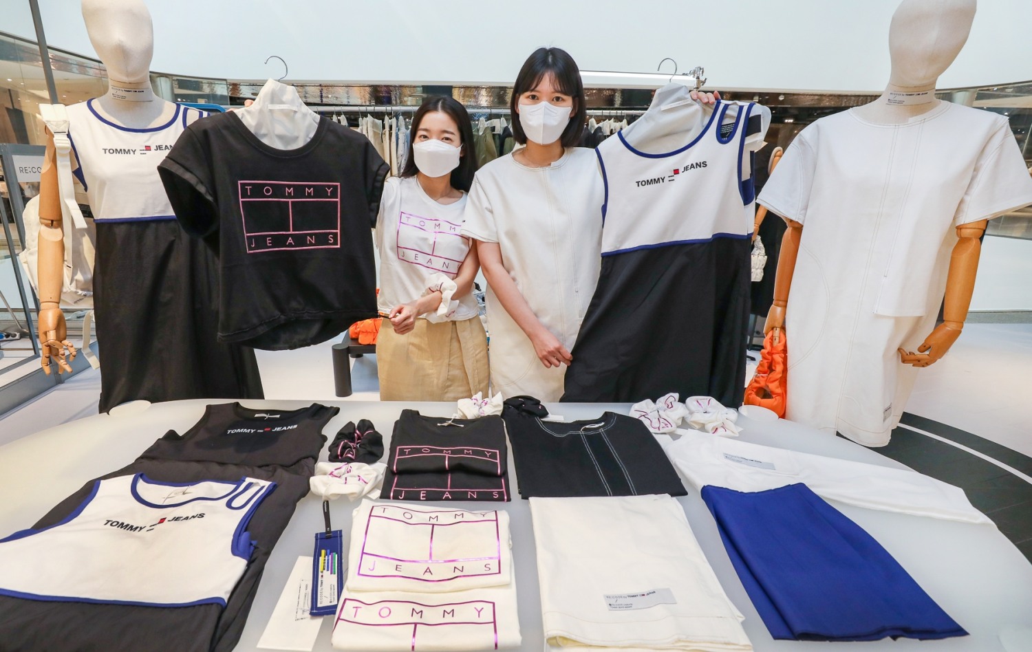 한섬, 티셔츠 1천점 업사이클링해 만든 '타미 진스×래코드' 컬래버레이션 상품 선보인다
