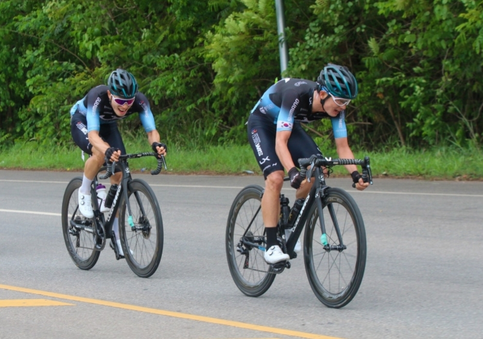 박건우(왼쪽), 박상홍 선수. (사진= LX한국국토정보공사)