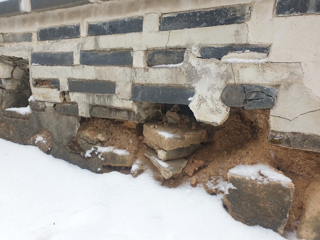 여장 훼손(기초부 파손)