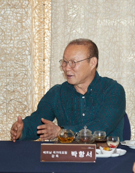 차움, 박항서 베트남 감독 명예회원 재위촉