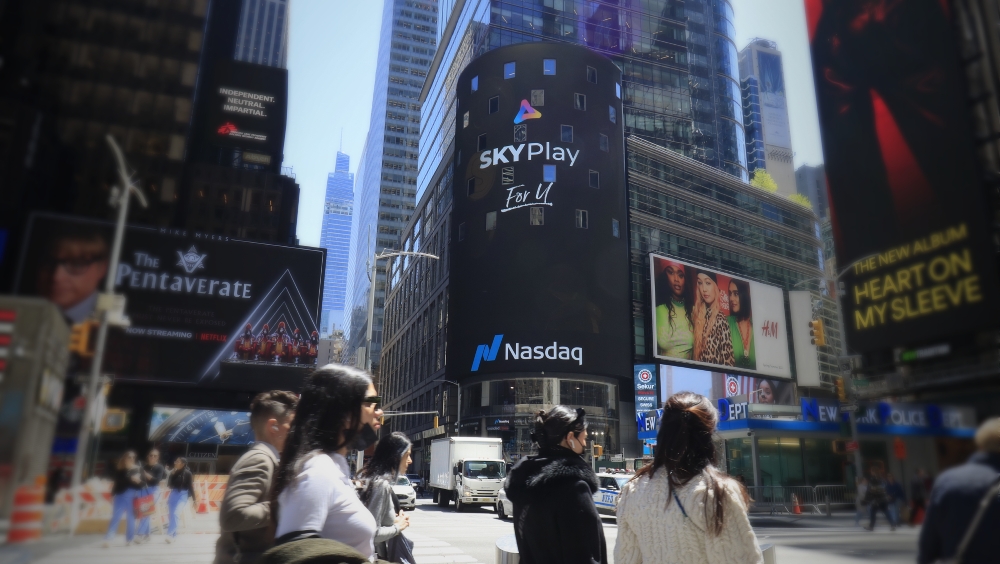 스카이 플레이 뉴욕 타임스퀘어 대형 전광판 등장
