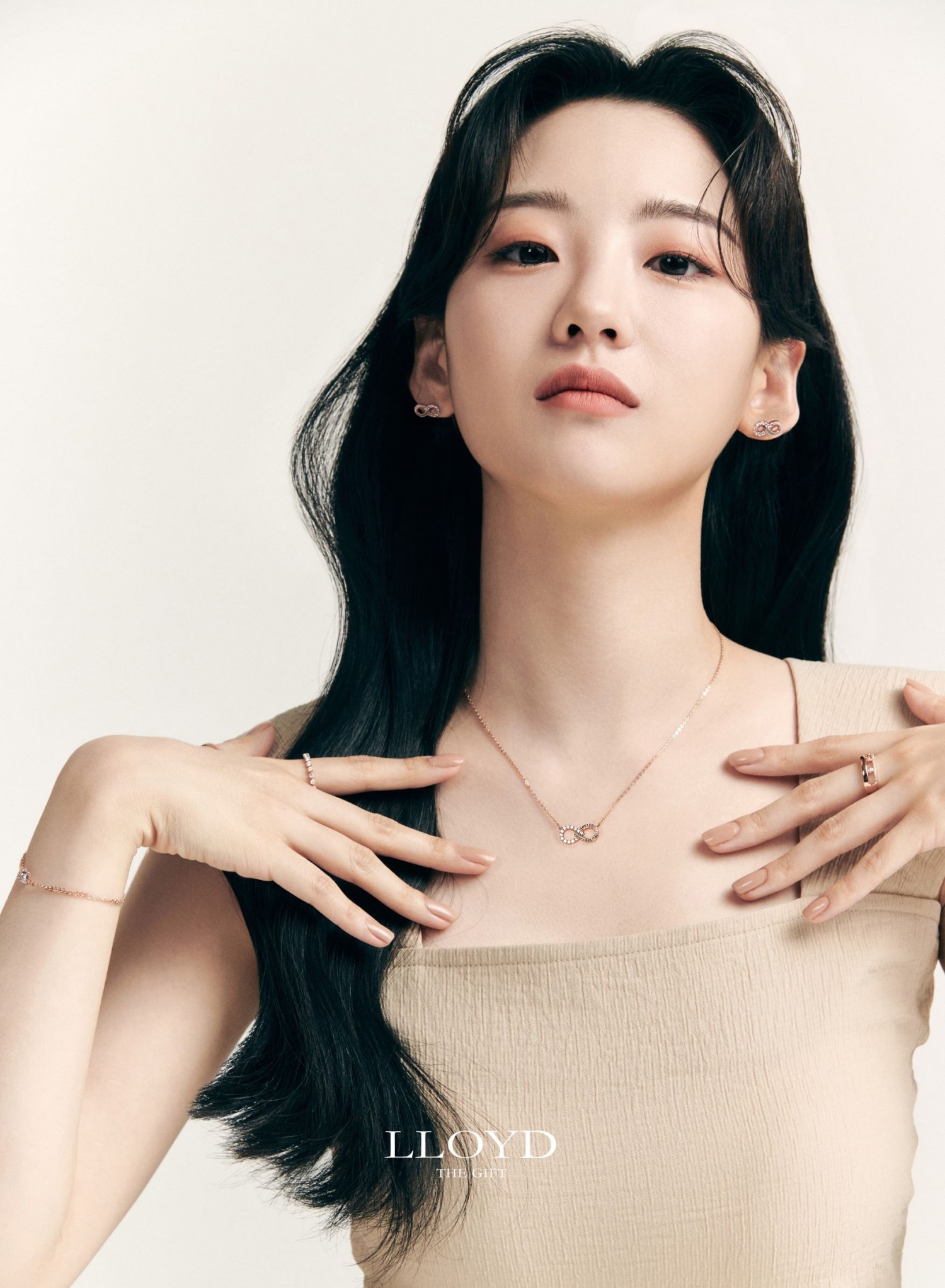 이랜드 로이드, 배우 조이현과 여름 화보 공개