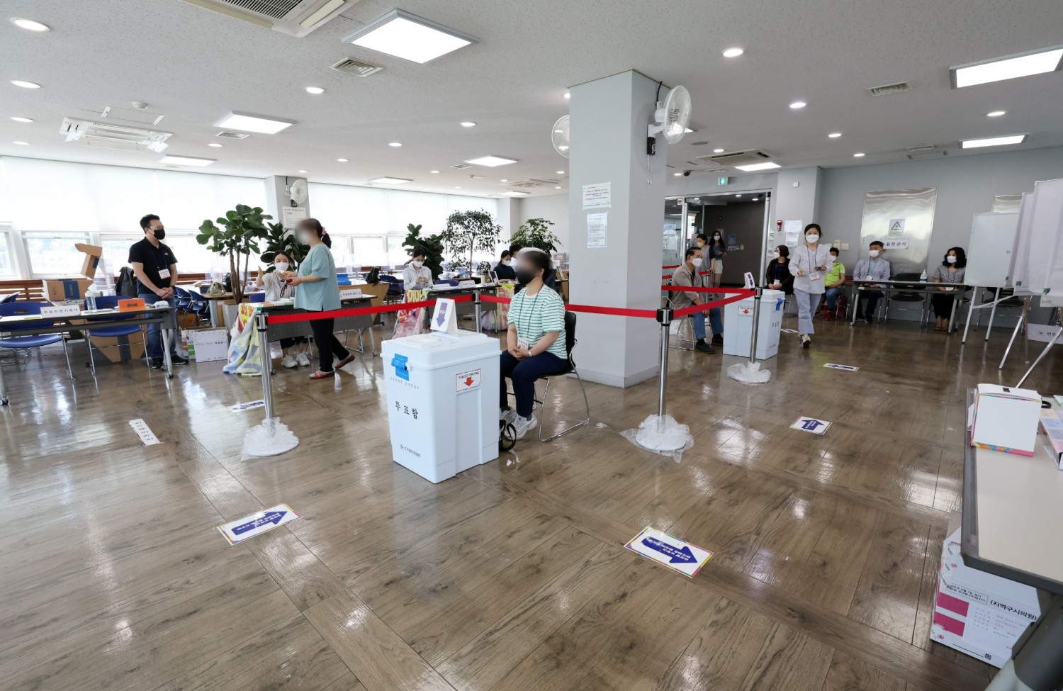 제8회 전국동시지방선거일인 1일 오후 서울 성동구 용답도서관에 마련된 용답동 제2투표소가 한산한 모습을 보이고 있다.(사진=연합뉴스)