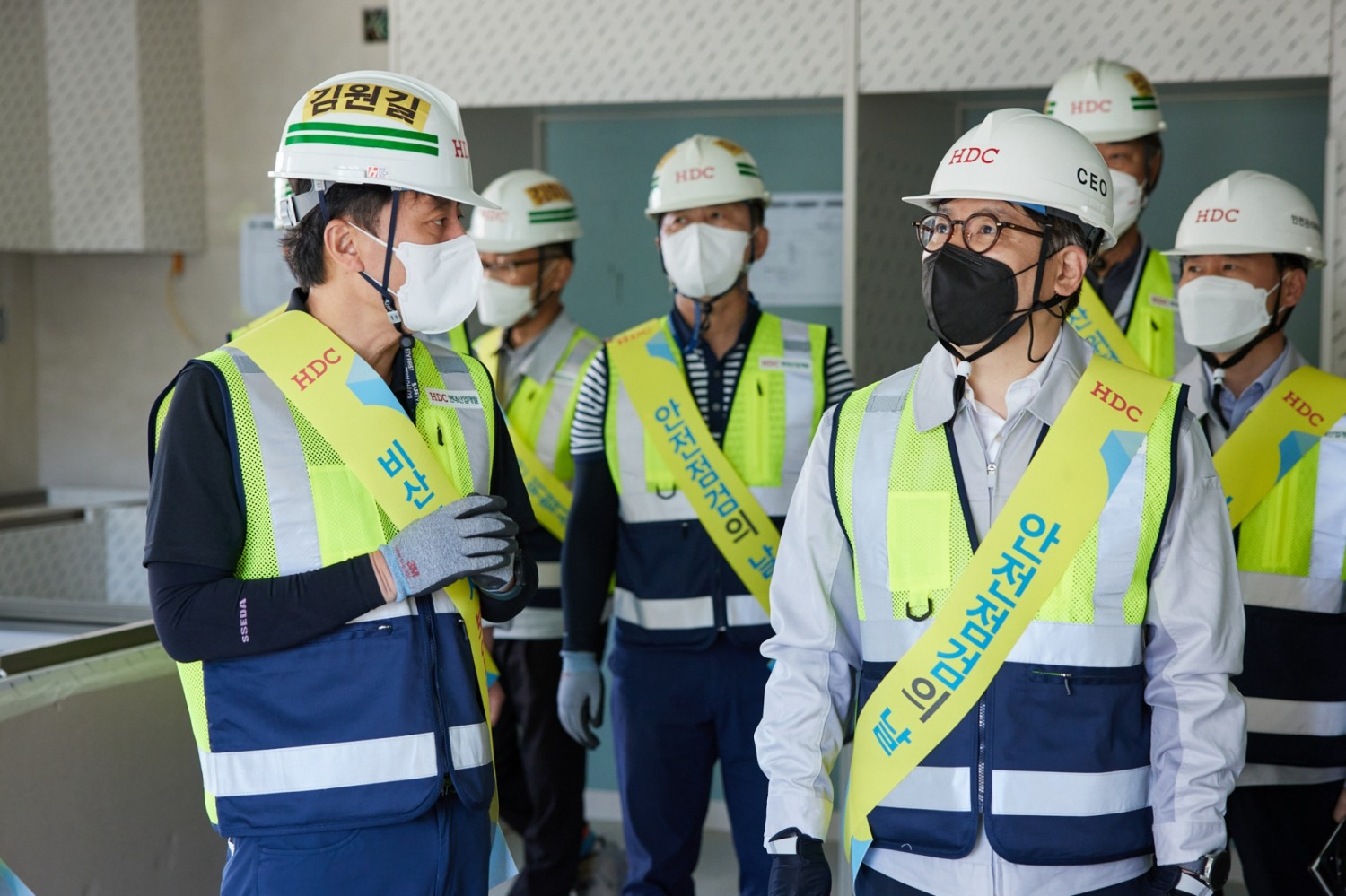 최익훈 HDC현대산업개발 대표가 7일 개포주공1단지 재건축 현장을 방문해 전사적 안전관리의 중요성을 강조했다.(사진=HDC현대산업개발)