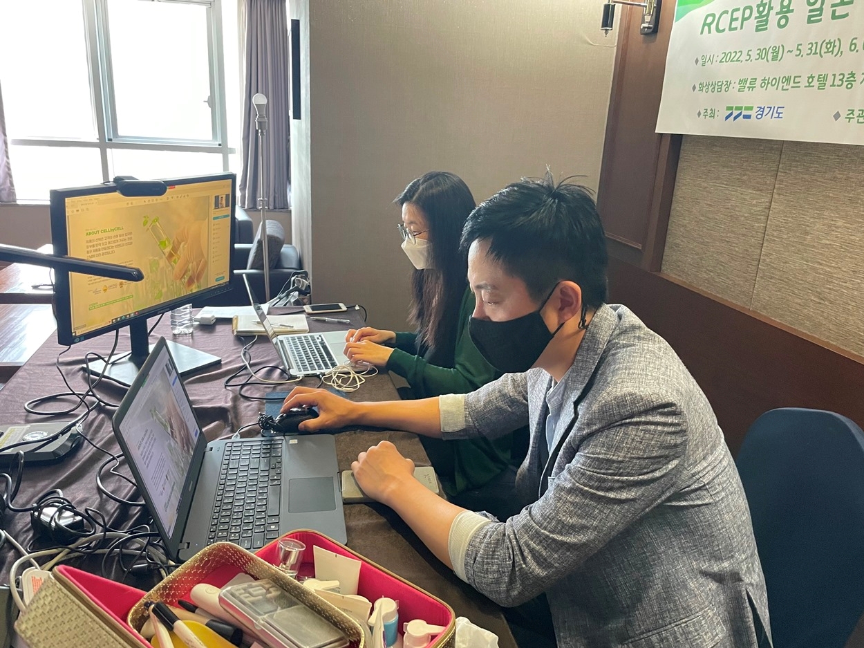 비대면 상담중인 일본 시장개척단