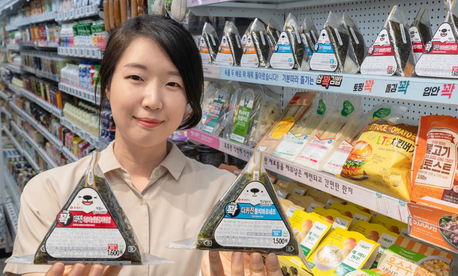 세븐일레븐, 더커진삼각김밥 신상품 출시 및 카드 할인 행사 진행