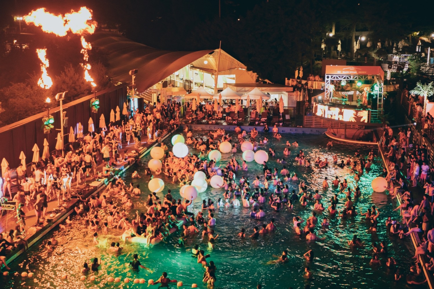 마켓컬리, ‘워커힐 비키니 풀파티’ 티켓 온라인 단독 판매