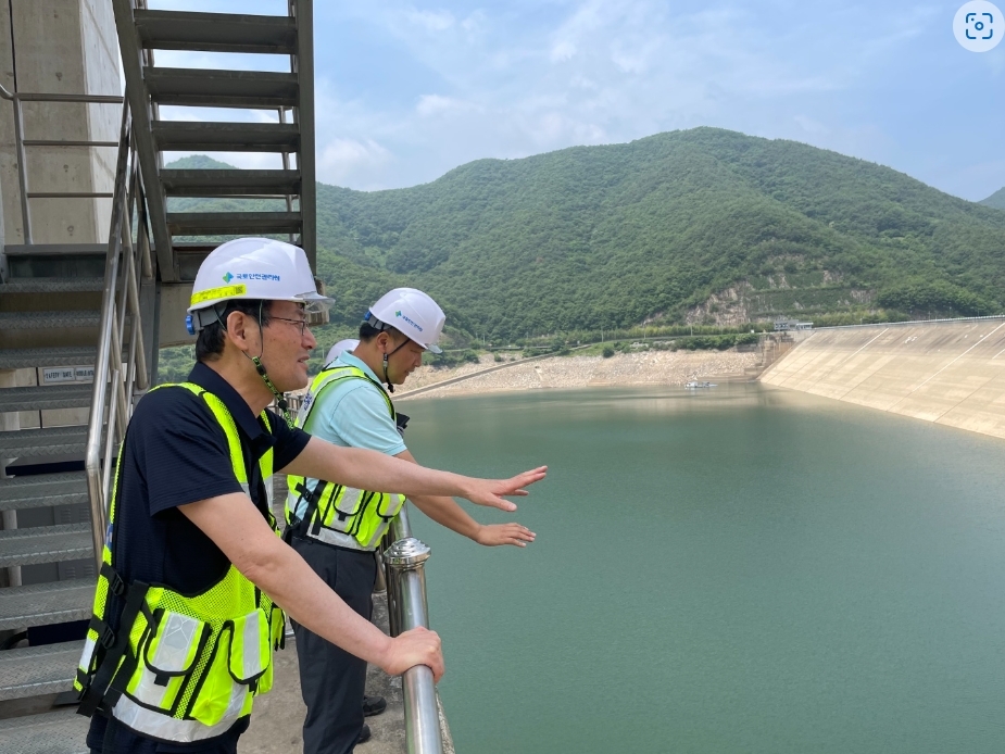 국토안전관리원 김일환 원장, 밀양다목적댐 정밀안전진단 현장 방문 전경. (사진=국토안전관리원)