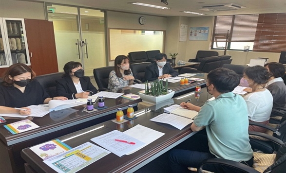 인천가정법원 소년부 판사 일행과 업무협의를 진행하고 있다.(사진제공=인천청소년꿈키움센터)