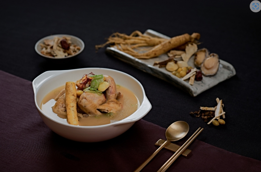 프리미엄 토종 한방 삼계탕. (사진=롯데호텔 서울)