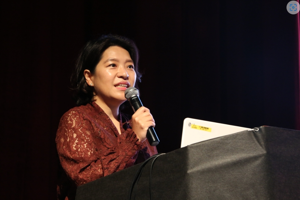 김윤희 한샘 R&D본부장이 발표하고 있다.(사진=한샘)