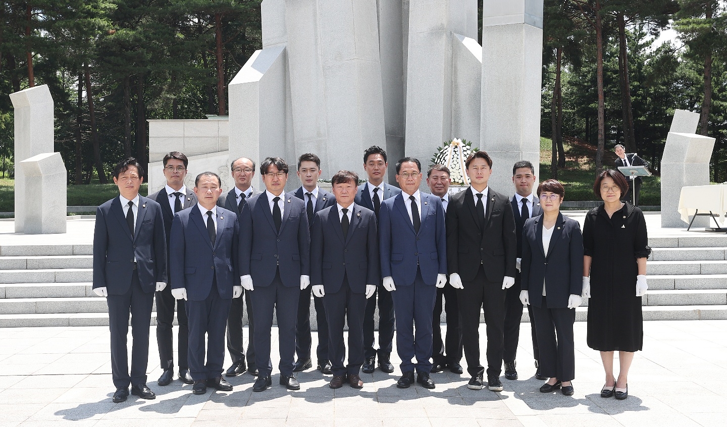 경기도의회 교섭단체 더불어민주당 현충탑 방문