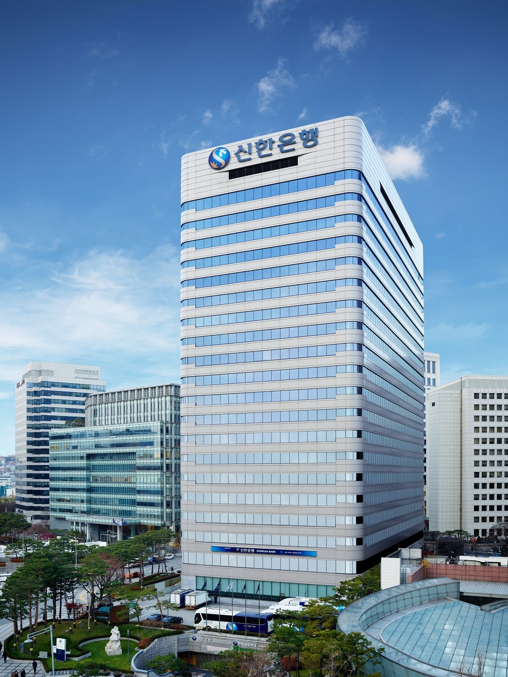 신한은행, 고객 중심 DT 플랫폼 고도화