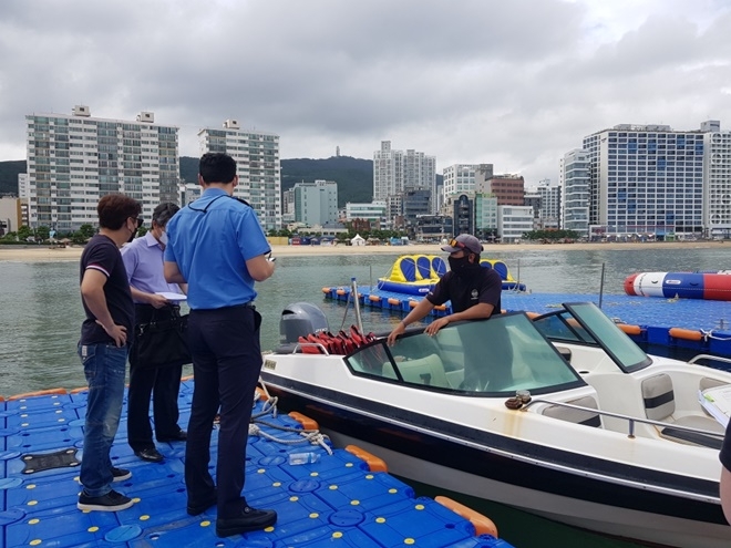 지난해 수상레저 사업장 점검모습.(제공=남해해경청)