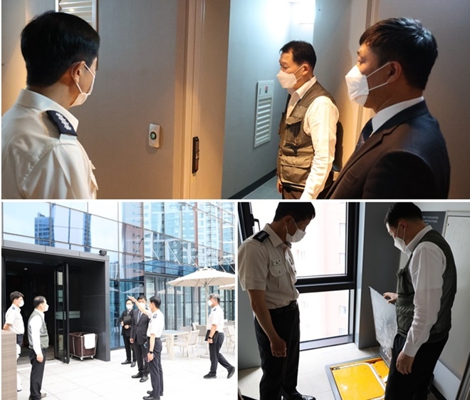 강호정 강서소방서장이 관내 호텔을 대상으로 소방시설 등 을 꼼꼼히 점검하고 있다.(사진제공=부산소방재난본부)