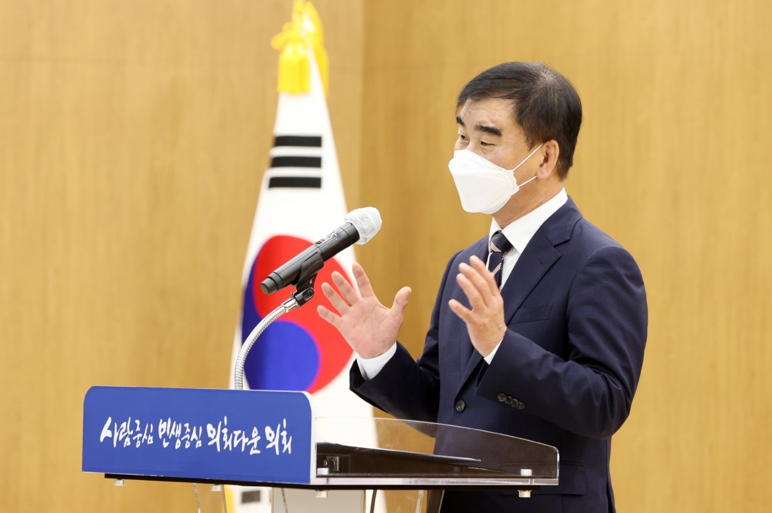 9월 월례조회를 진행중인 염종현 의장