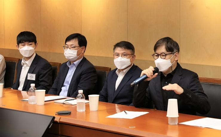 HDC현대산업개발은 9월 초 두 차례에 걸쳐 경영진과 신입사원이 소통하는 간담회를 했다.(사진=HDC현대산업개발)