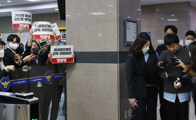 가해자 전주환 송치현장.(사진제공=진보당)