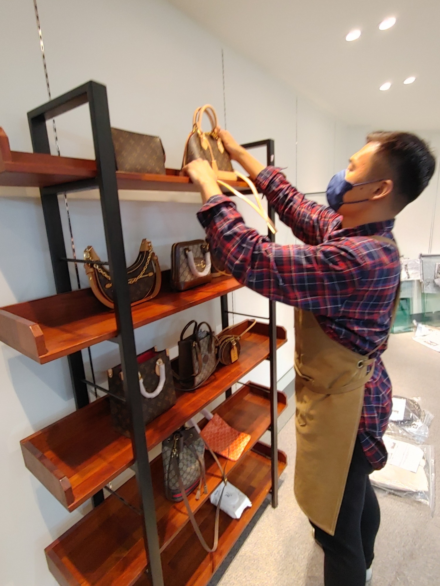 “인생 첫 명품 구입은 이렇게”…월드리페어, 첫 명품 구매 요령 안내