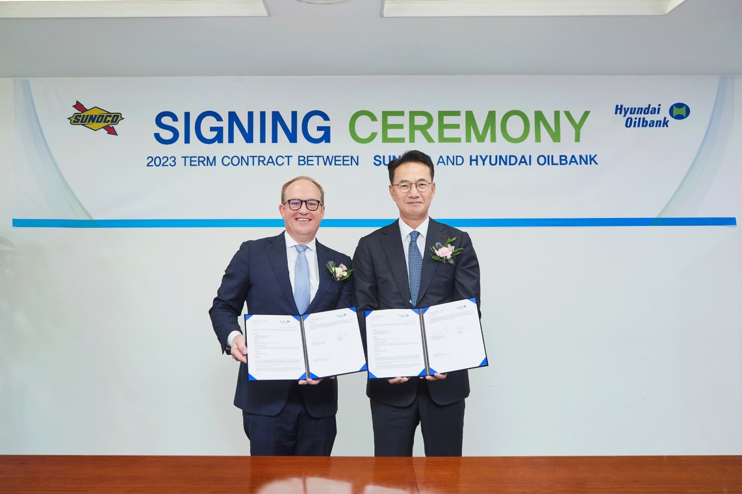 장기 계약서명식에 참석한 이승수 현대오일뱅크 글로벌사업본부장(오른쪽)과 Karl Fails SUNOCO LP 최고경영자.(사진=현대오일뱅크)