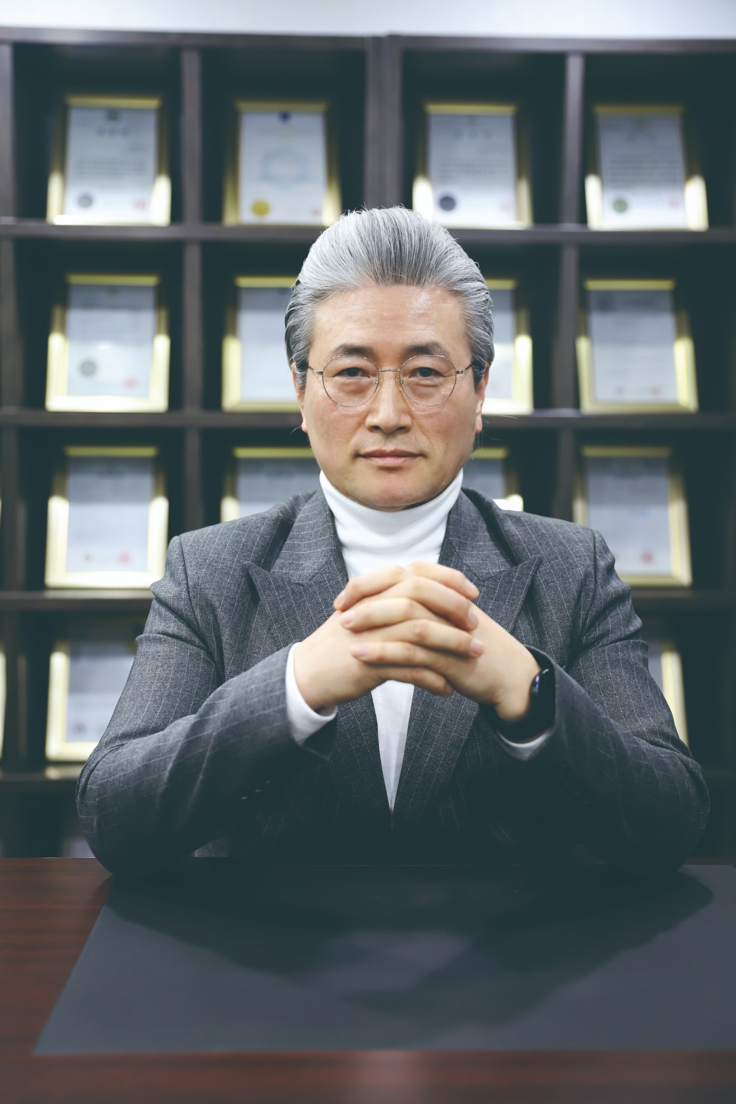 AI로봇 장착한 프리미엄 창호 로봇을 세계 최초로 선보인 이배 DB로보틱스 사장.