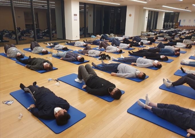 강원도 홍천 힐리언스 선마을에서 공사 직원들이‘토닥토닥 힐링 프로그램'에 참가하고 있다.