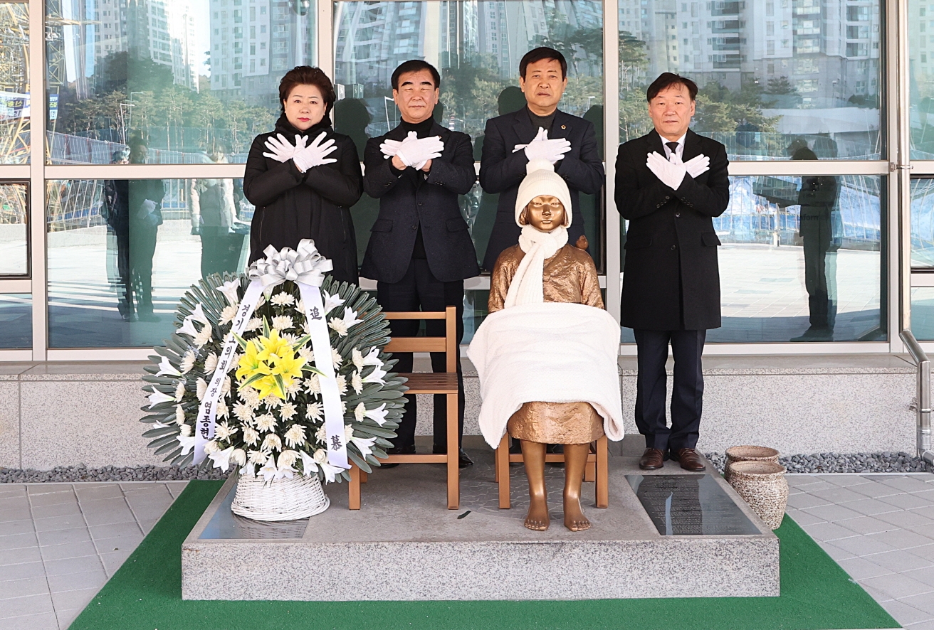 경기도의회 평화의 소녀상 건립 4주년 추모식