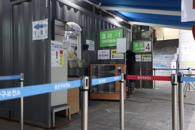 코로나19 신규 확진 1만 4018명..."감소세 지속"