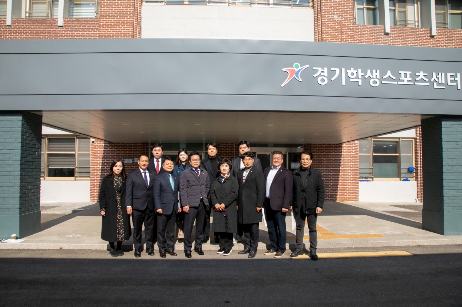 교육기획위원회 의원들이 현장방문 실시 후 기념촬영을 하고있다.