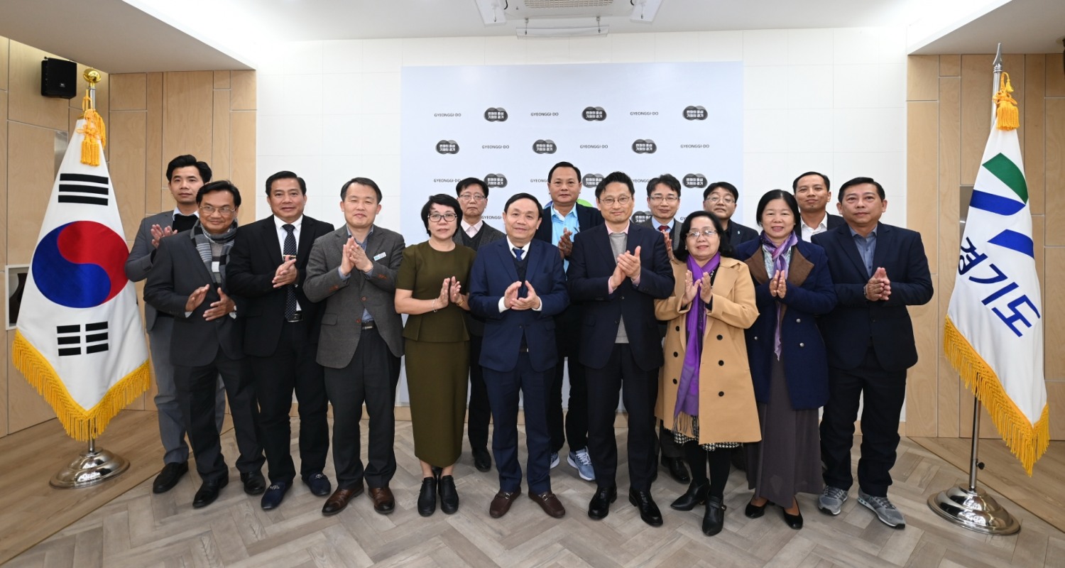 동탑성 부당서기 접견